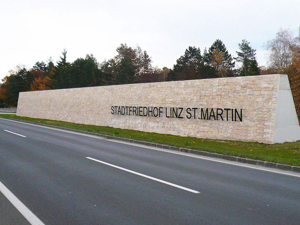 Mauer Stadtfriedhof St. Martin Linz von Casa Sasso
