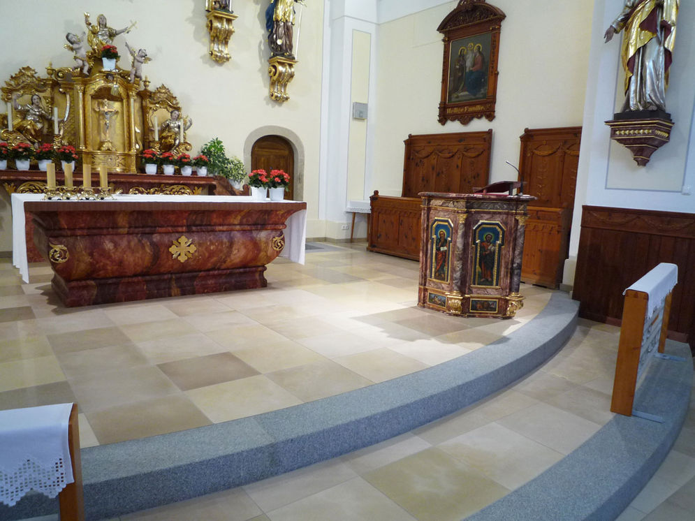 Solnhofener in Pfarrkirche Alberndorf von Casa Sasso